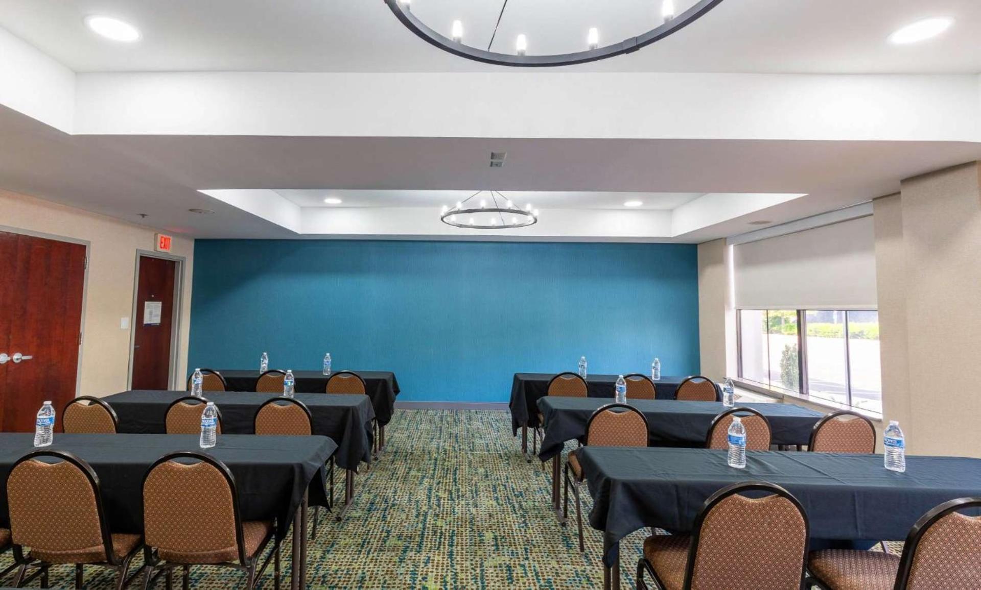 Hampton Inn East Windsor Exterior photo