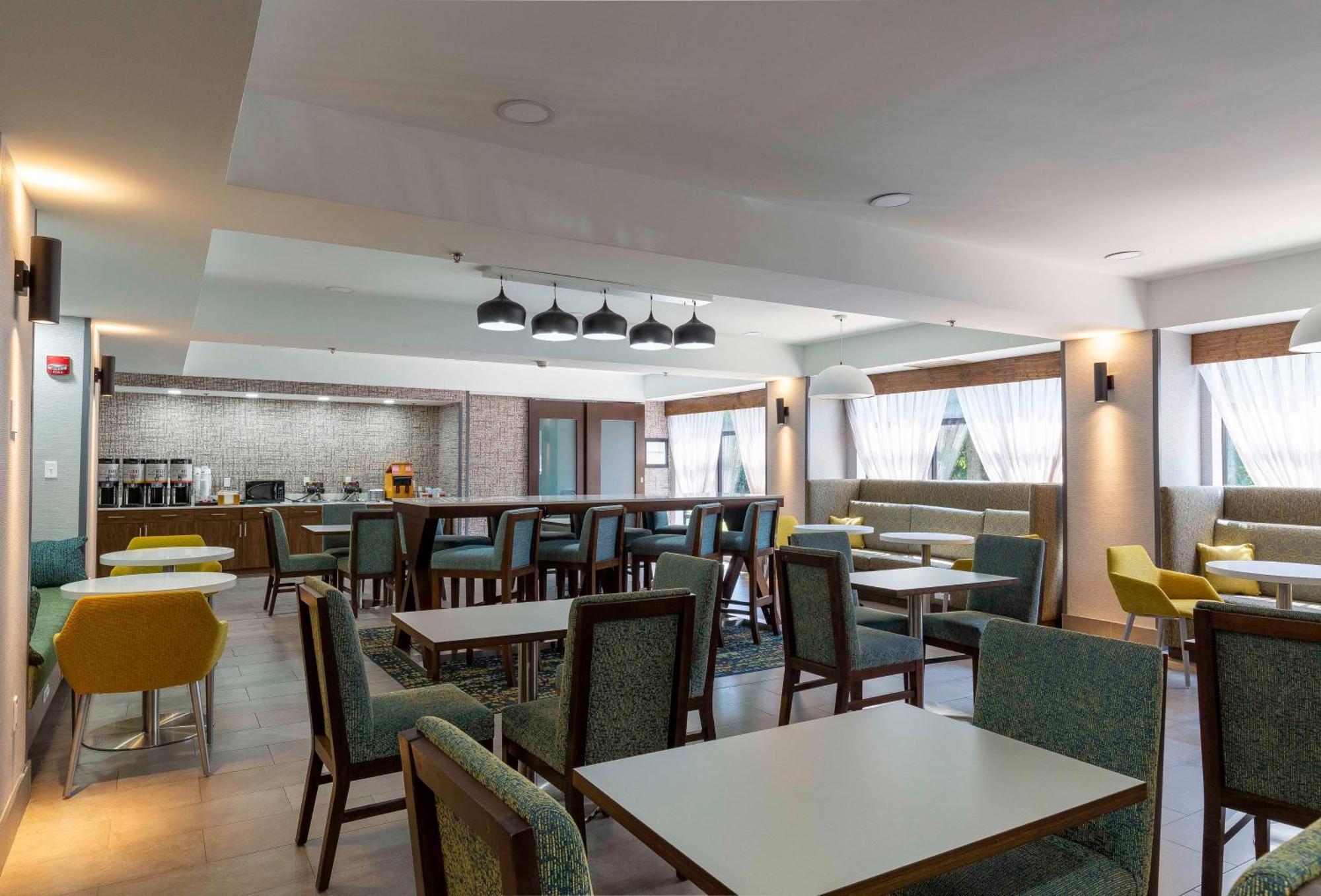 Hampton Inn East Windsor Exterior photo